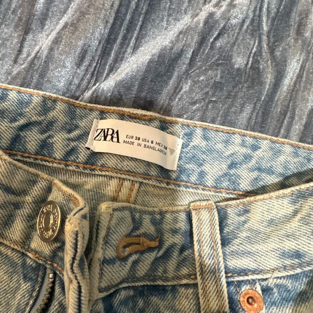 ZARA JEANS , ripped wide leg, SIZE 6